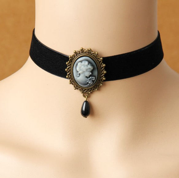 Vintag Style Embossed Choker Necklace