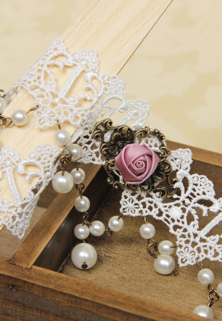 Vintage Style Lace Rose Choker