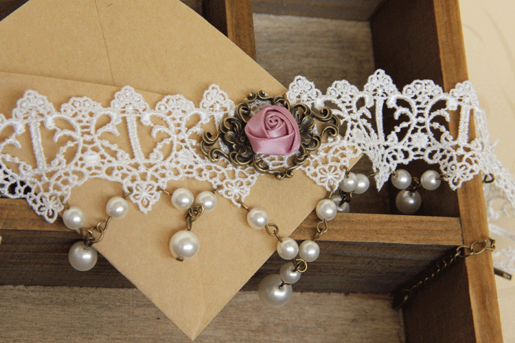 Vintage Style Lace Rose Choker